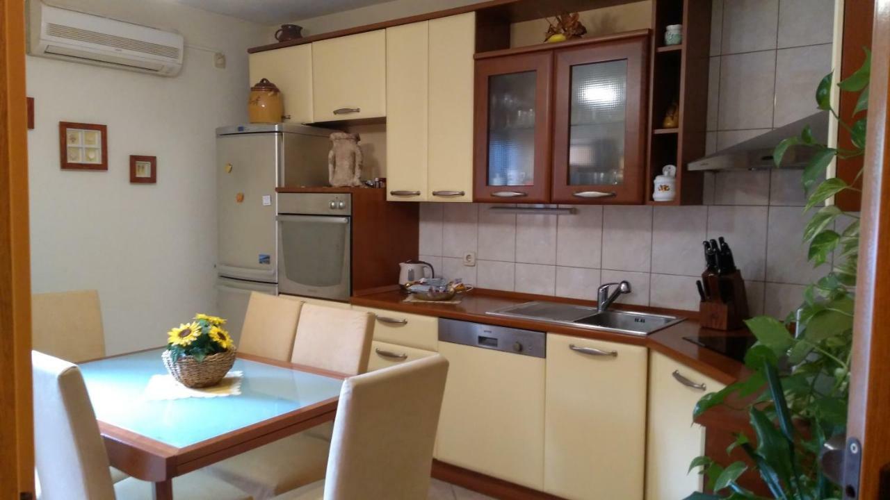 Apartment Tatjana Vis Exterior foto